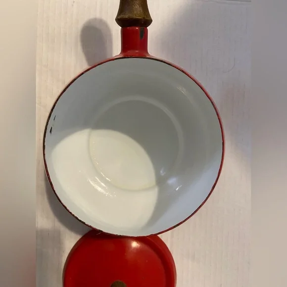 Red enamel VTG rustic fondue pot saucepan - Picture 3 of 9